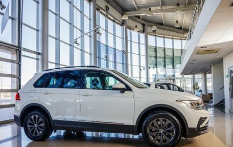 Volkswagen Tiguan II, 2021 год, 3 048 000 рублей, 2 фотография