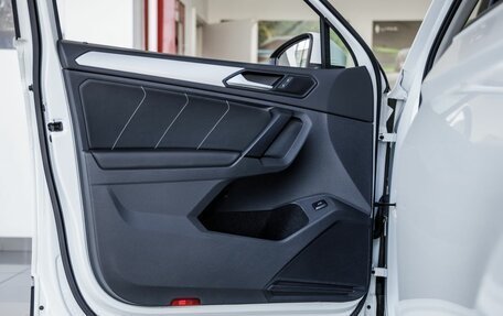 Volkswagen Tiguan II, 2021 год, 3 048 000 рублей, 13 фотография