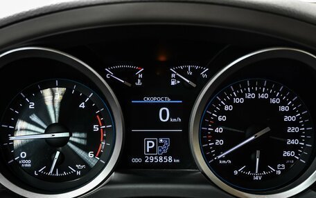Toyota Land Cruiser 200, 2012 год, 3 470 000 рублей, 10 фотография