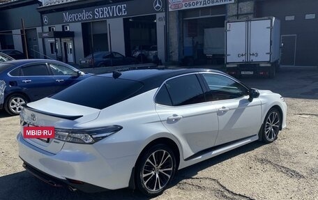 Toyota Camry, 2021 год, 2 850 000 рублей, 3 фотография
