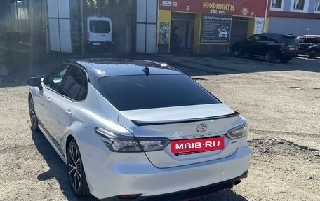 Toyota Camry, 2021 год, 2 850 000 рублей, 4 фотография