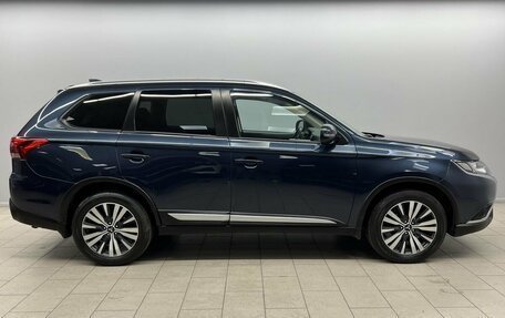 Mitsubishi Outlander III рестайлинг 3, 2020 год, 2 245 000 рублей, 6 фотография
