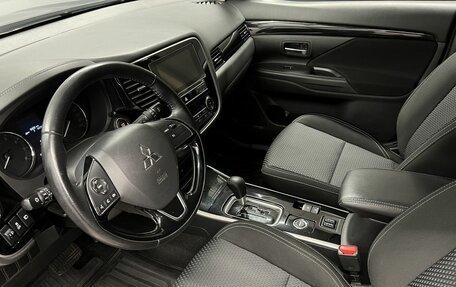 Mitsubishi Outlander III рестайлинг 3, 2020 год, 2 245 000 рублей, 8 фотография