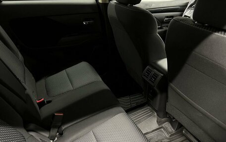 Mitsubishi Outlander III рестайлинг 3, 2020 год, 2 245 000 рублей, 11 фотография