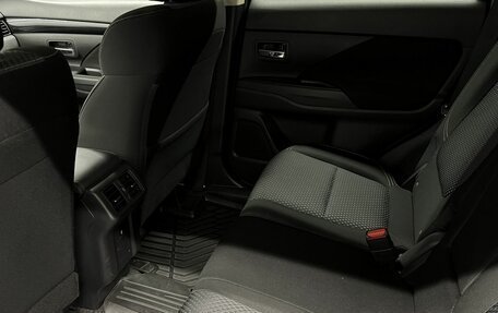 Mitsubishi Outlander III рестайлинг 3, 2020 год, 2 245 000 рублей, 12 фотография