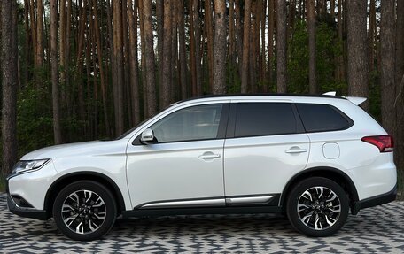 Mitsubishi Outlander III рестайлинг 3, 2021 год, 2 684 000 рублей, 8 фотография