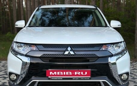 Mitsubishi Outlander III рестайлинг 3, 2021 год, 2 684 000 рублей, 2 фотография