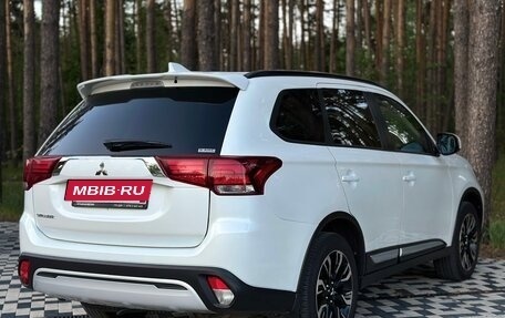 Mitsubishi Outlander III рестайлинг 3, 2021 год, 2 684 000 рублей, 4 фотография