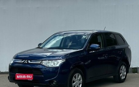 Mitsubishi Outlander III рестайлинг 3, 2013 год, 1 090 000 рублей, 1 фотография