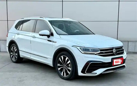 Volkswagen Tiguan II, 2022 год, 3 000 000 рублей, 2 фотография
