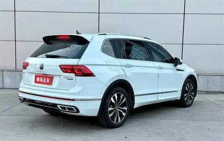 Volkswagen Tiguan II, 2022 год, 3 000 000 рублей, 3 фотография