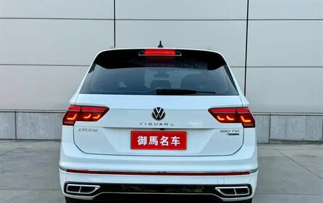 Volkswagen Tiguan II, 2022 год, 3 000 000 рублей, 4 фотография