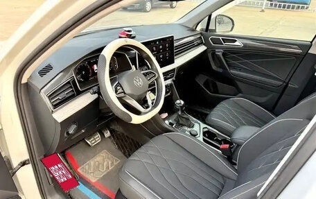 Volkswagen Tiguan II, 2022 год, 3 000 000 рублей, 5 фотография