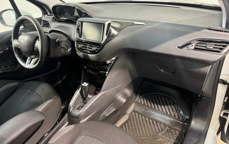Peugeot 208 II, 2013 год, 689 800 рублей, 3 фотография