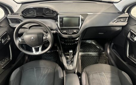 Peugeot 208 II, 2013 год, 689 800 рублей, 9 фотография