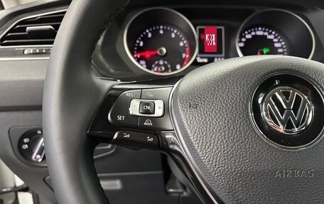Volkswagen Tiguan II, 2017 год, 1 897 000 рублей, 12 фотография