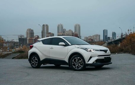Toyota C-HR I рестайлинг, 2022 год, 1 935 000 рублей, 4 фотография