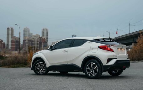 Toyota C-HR I рестайлинг, 2022 год, 1 935 000 рублей, 9 фотография