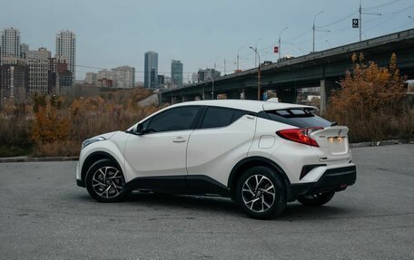 Toyota C-HR I рестайлинг, 2022 год, 1 935 000 рублей, 8 фотография