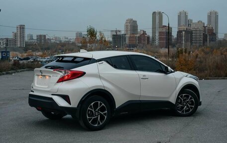 Toyota C-HR I рестайлинг, 2022 год, 1 935 000 рублей, 12 фотография