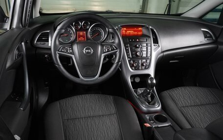 Opel Astra J, 2013 год, 890 000 рублей, 6 фотография