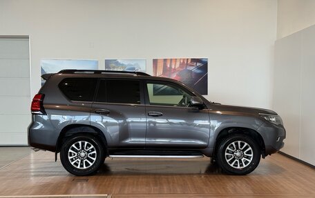 Toyota Land Cruiser Prado 150 рестайлинг 2, 2017 год, 4 700 000 рублей, 4 фотография