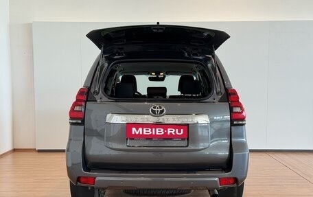 Toyota Land Cruiser Prado 150 рестайлинг 2, 2017 год, 4 700 000 рублей, 6 фотография