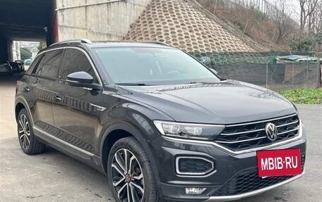 Volkswagen T-Roc I, 2021 год, 1 690 000 рублей, 2 фотография