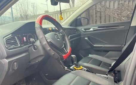 Volkswagen T-Roc I, 2021 год, 1 690 000 рублей, 9 фотография