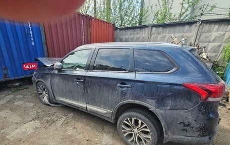 Mitsubishi Outlander III рестайлинг 3, 2016 год, 550 000 рублей, 1 фотография