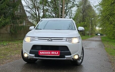Mitsubishi Outlander III рестайлинг 3, 2014 год, 1 600 000 рублей, 1 фотография