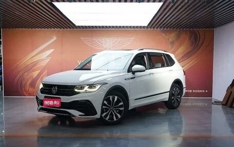 Volkswagen Tiguan II, 2022 год, 2 587 000 рублей, 1 фотография