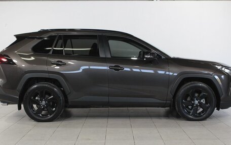 Toyota RAV4, 2021 год, 3 450 000 рублей, 4 фотография