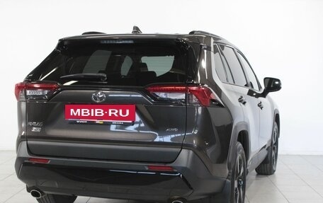 Toyota RAV4, 2021 год, 3 450 000 рублей, 5 фотография