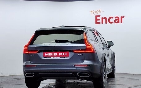 Volvo V60 Cross Country II, 2021 год, 4 182 620 рублей, 2 фотография