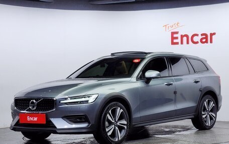 Volvo V60 Cross Country II, 2021 год, 4 182 620 рублей, 3 фотография