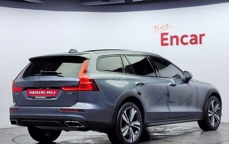 Volvo V60 Cross Country II, 2021 год, 4 182 620 рублей, 4 фотография
