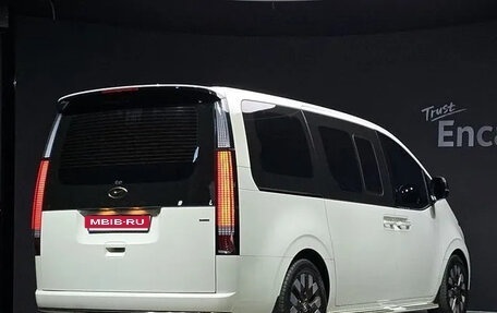 Hyundai Staria, 2022 год, 3 850 000 рублей, 2 фотография