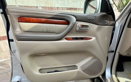 Toyota Land Cruiser 100 рестайлинг 2, 2001 год, 2 950 000 рублей, 16 фотография