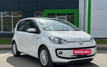 Volkswagen up! I рестайлинг, 2013 год, 879 000 рублей, 3 фотография