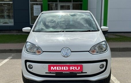 Volkswagen up! I рестайлинг, 2013 год, 879 000 рублей, 2 фотография