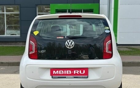 Volkswagen up! I рестайлинг, 2013 год, 879 000 рублей, 6 фотография