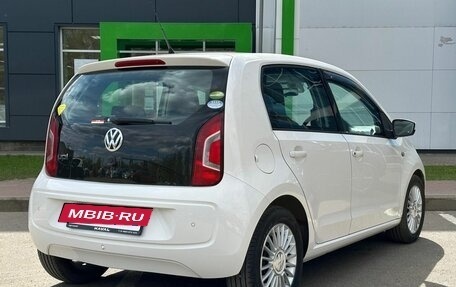 Volkswagen up! I рестайлинг, 2013 год, 879 000 рублей, 5 фотография