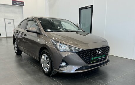Hyundai Solaris II рестайлинг, 2021 год, 1 590 000 рублей, 4 фотография