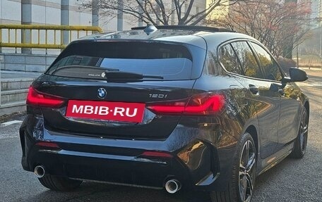 BMW 1 серия, 2022 год, 2 400 000 рублей, 4 фотография