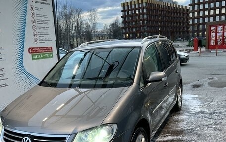 Volkswagen Touran III, 2008 год, 743 000 рублей, 2 фотография
