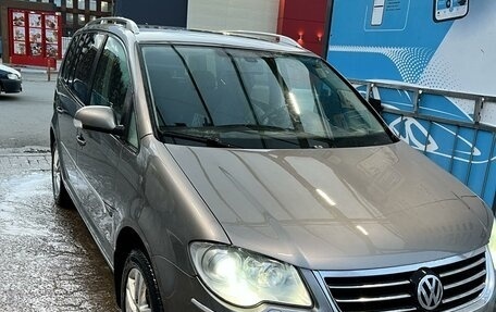 Volkswagen Touran III, 2008 год, 743 000 рублей, 4 фотография