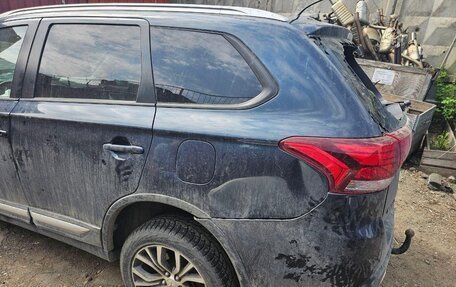 Mitsubishi Outlander III рестайлинг 3, 2016 год, 550 000 рублей, 3 фотография