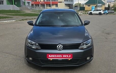 Volkswagen Jetta VI, 2013 год, 855 000 рублей, 3 фотография