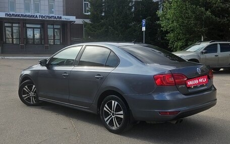 Volkswagen Jetta VI, 2013 год, 855 000 рублей, 2 фотография